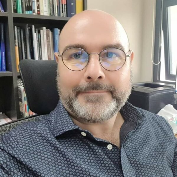 DR. IAN STOREY